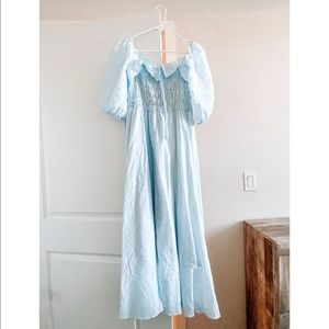 Amazon, maxi dress. Can be worn off the shoulder. Worn once XL